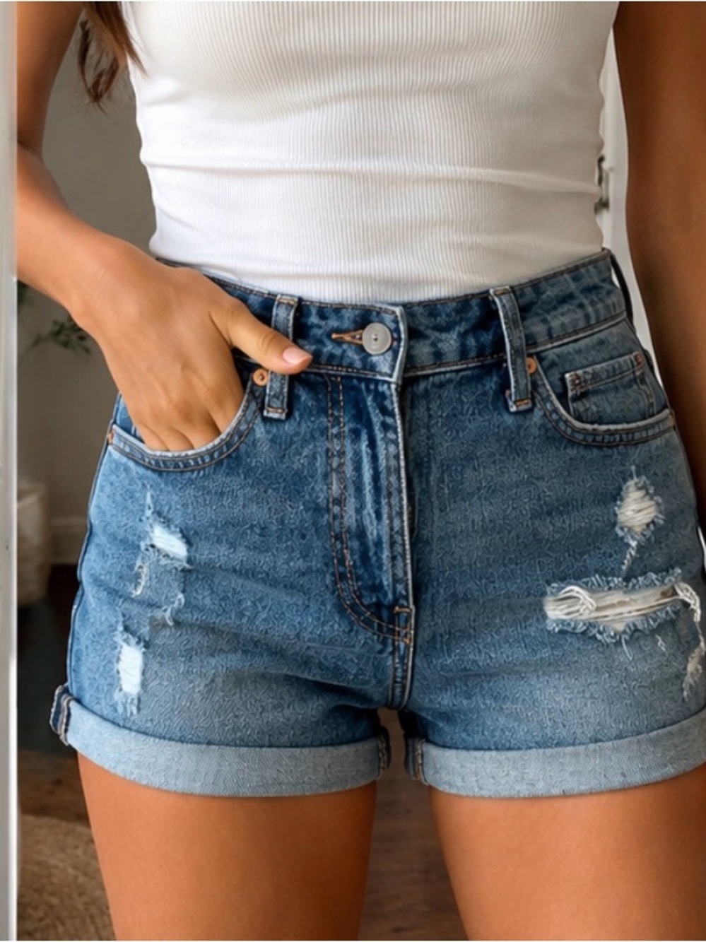 Old Navy O.G. High Rise Distressed Denim Shorts – Size 2 - Picture 6 of 7